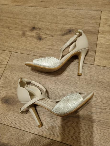 Krémové sandále 35, 35