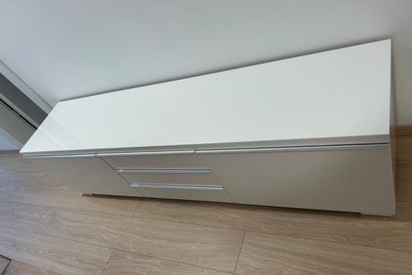 Komoda pod televizor ikea,