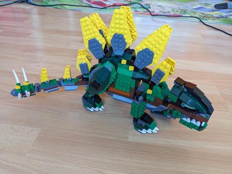 Lego 4998 creator stegosaurus,