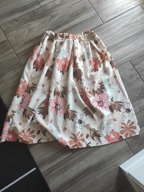 Krásna sukňa midi, m