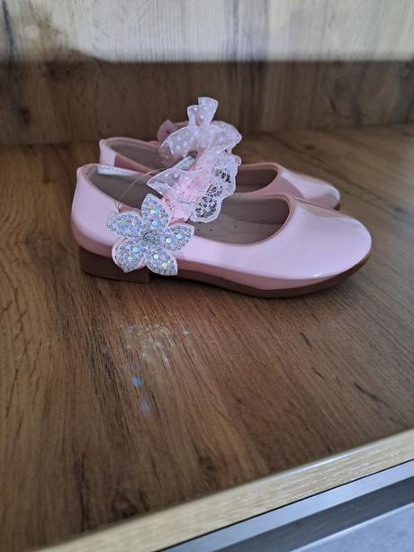 Ruzove topánočky, 24