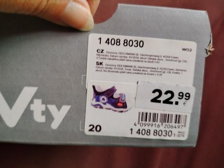 Sandalky, 20