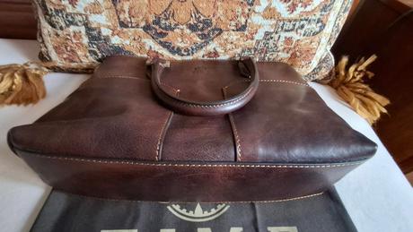 Hnedá kabelka time resistance, 