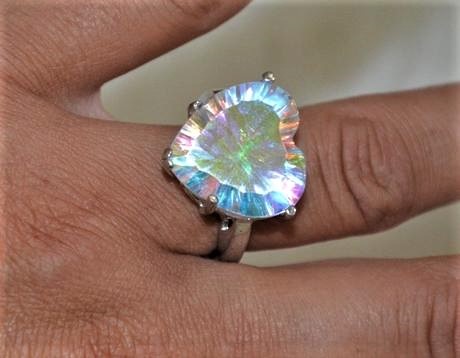 Trblietavý prsteň-srdce swarovski,