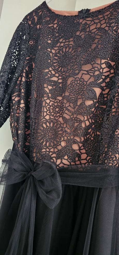 Spoločenské šaty, 44