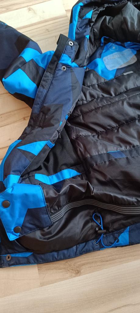 4f lyžiarska súprava bunda + oteplovaky, 146