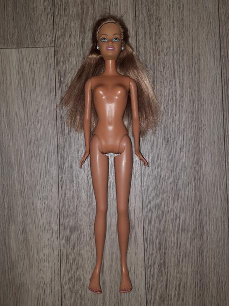 Barbie s rovnými nohami california 2004, 