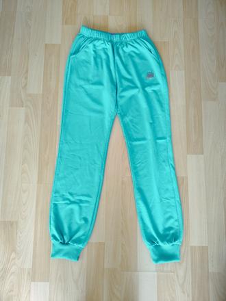 Tenké tepláky, 152