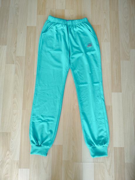 Tenké tepláky, 152