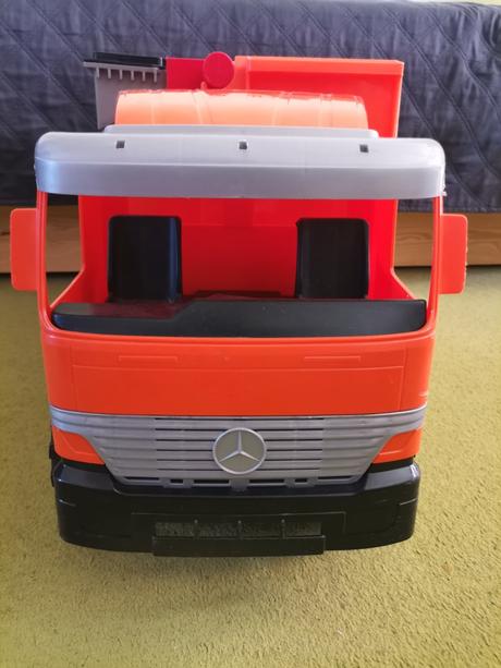 Smetiarske auto lena mercedes,