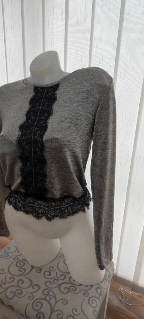 Tricko s cipkou, stradivarius,s