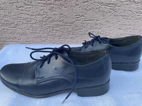 Slávnostné topánočky, 33