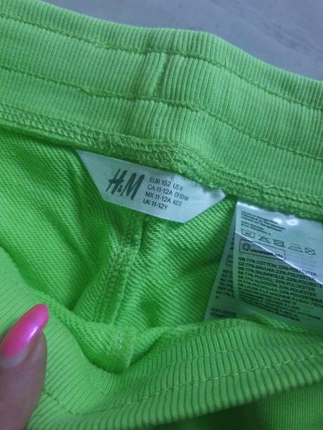 Kraťasy, zn . hm nové, h&m,152