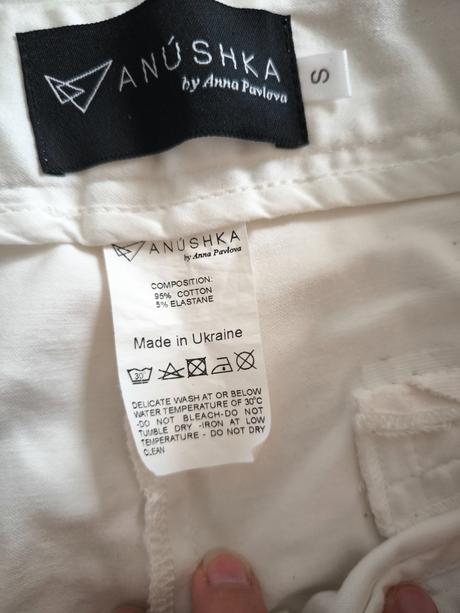 Biely kostým od janky hrmovej, s