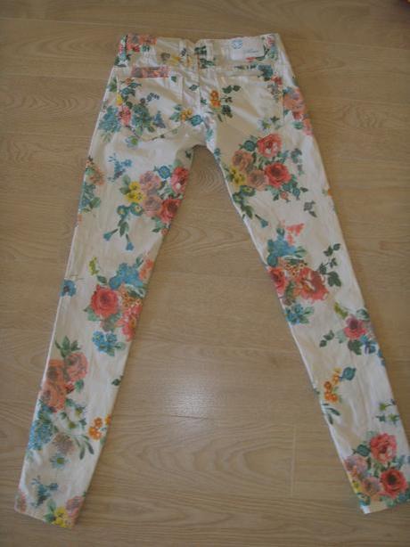 Kvetované letné nohavice zn. please, xxs veľkosť, xs