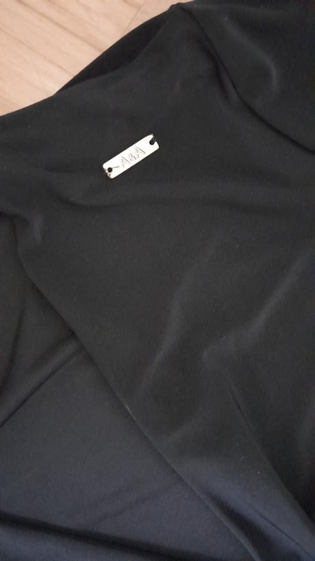 Čierne elegantné body, s