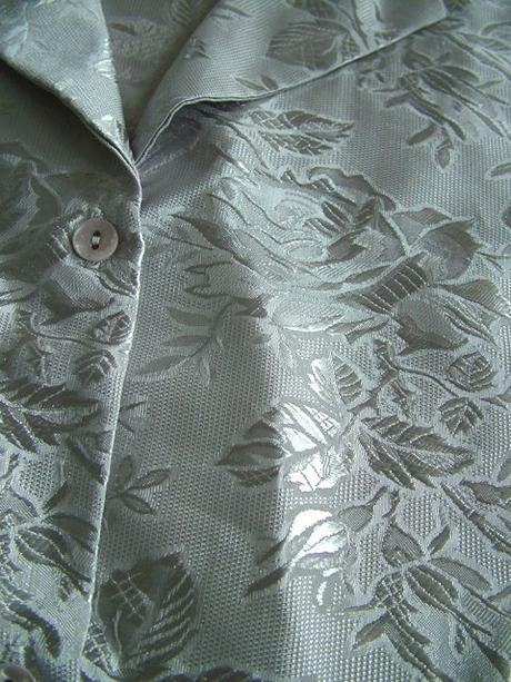 Saténové pyžamo, l