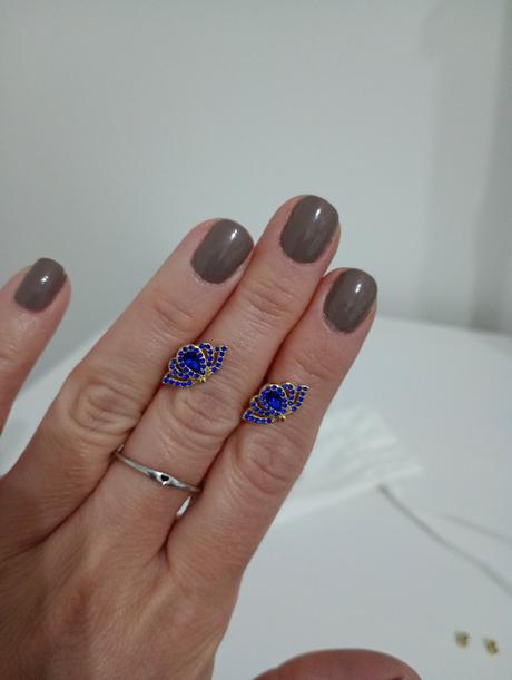 Petra toth nausnice, petra toth