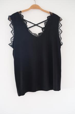 Čierny top, 40