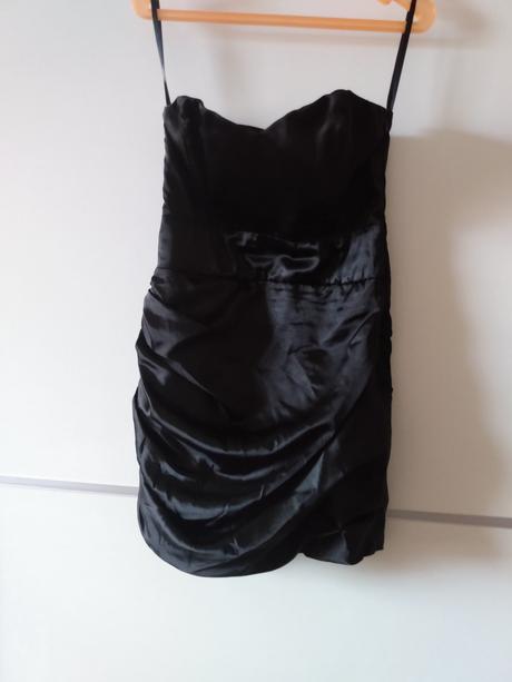 Čierne minišaty, lipsy london,s