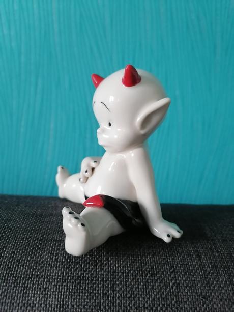 Porcelánový čertík zn. sagrada, 
