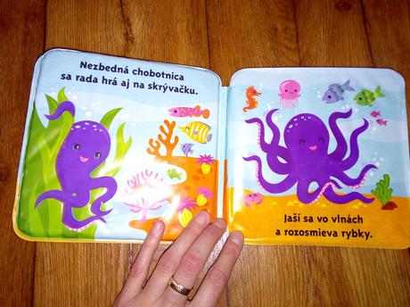 Knizka do vody s textom super stav 17x17cm,