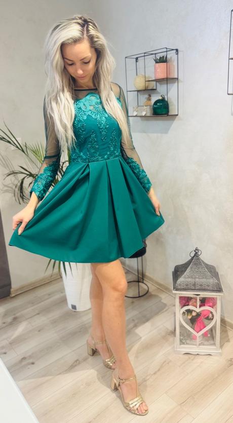 Smaragdove spoločenské šaty, 40