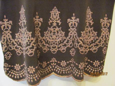 Tmavohnedý top veľ. xl s aplikáciami, xl