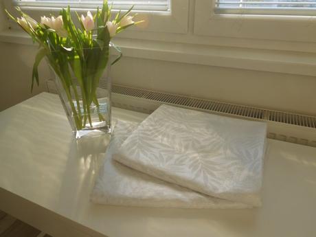 Závesy bielo perleťové vzorované, 