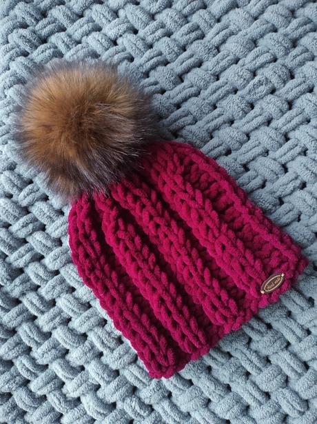 Vinovo cervena ciapka z puffy m, m