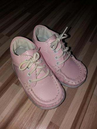 Topánky na prvé kroky, 19