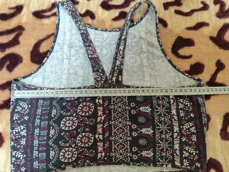 Pekny top so zaujimavym vzorom, stav ako na fotke,, terranova,m