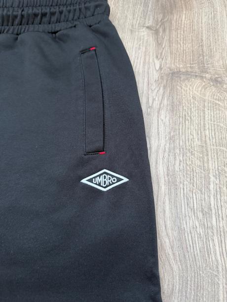 Čierne tepláky umbro, umbro,l