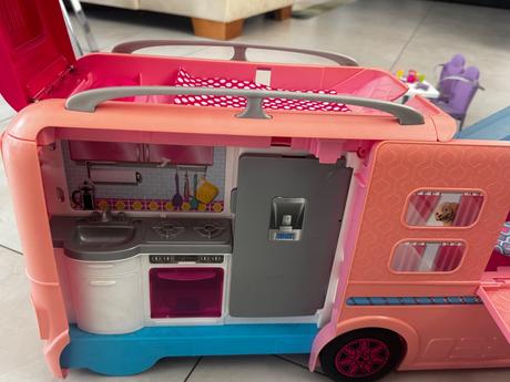 Barbie karaván,
