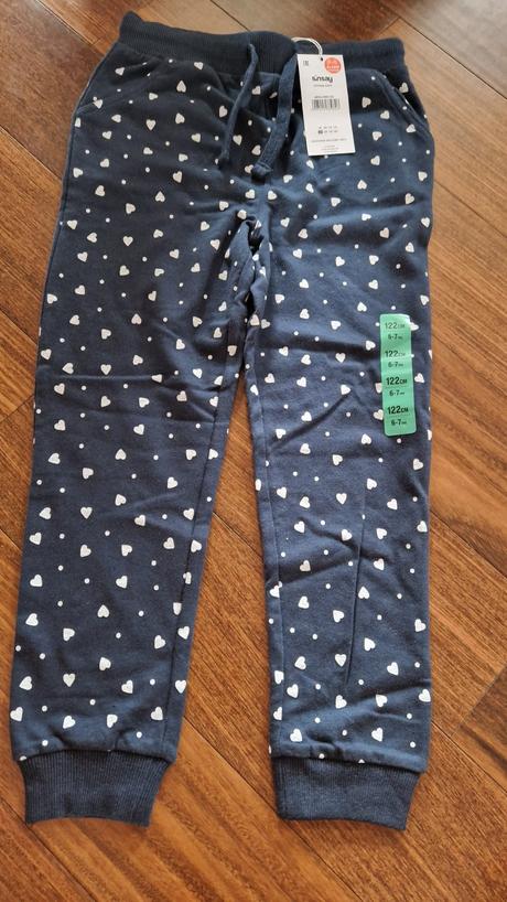 Tepláky nové, so srdiečkami, sinsay,122
