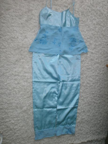 Bledomodré dámske saténové pyžamo, m