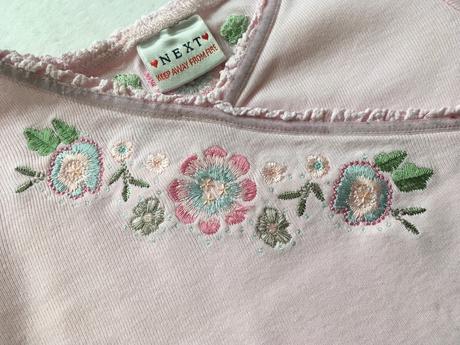 Krásne vyšívané tričko s kvietkami next, next,74