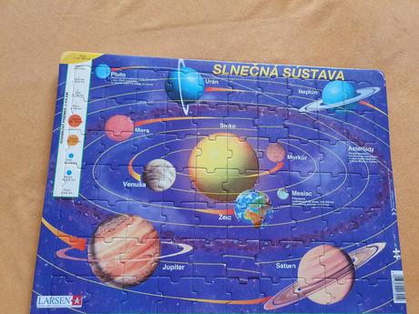 Predám 2 ks puzzle /svet a slnečná sústava/, 