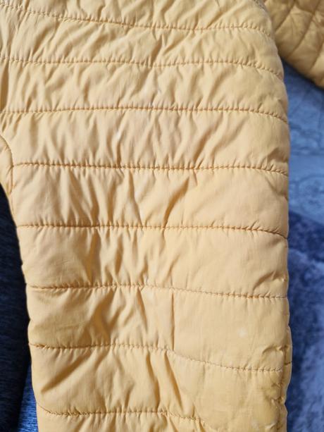 Overal podsity kozusinkou, tu,80