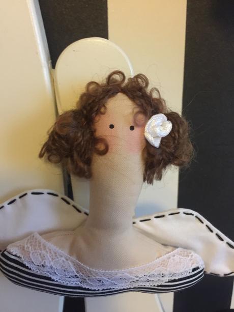 Maly anjel-tilda na zavesenie, 