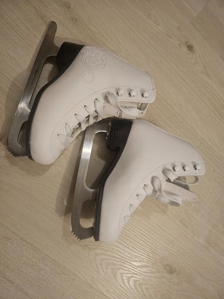 Korčule na ľad, crowned,33