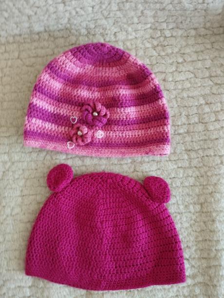 Ponúkam na predaj pekné ručne háčkované čiap, 44