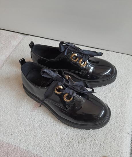 Cierne lakovky 31, reserved,31