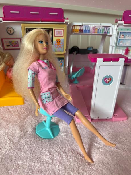 Barbie sanitka a klinika 2v1, 
