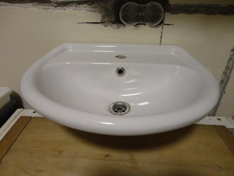 Umývadlo keramické, 