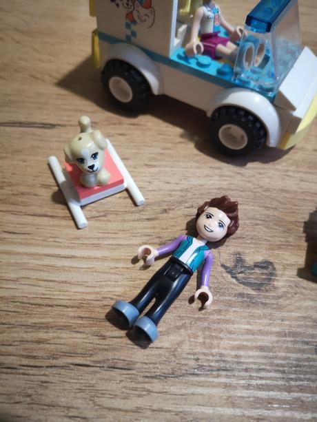 Lego friends 41694 veterinárna sanitka, 
