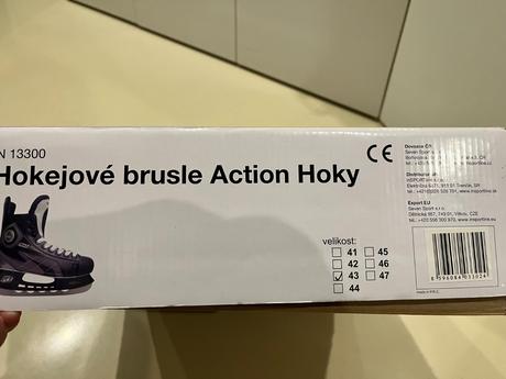 Ľadové korčule, 43