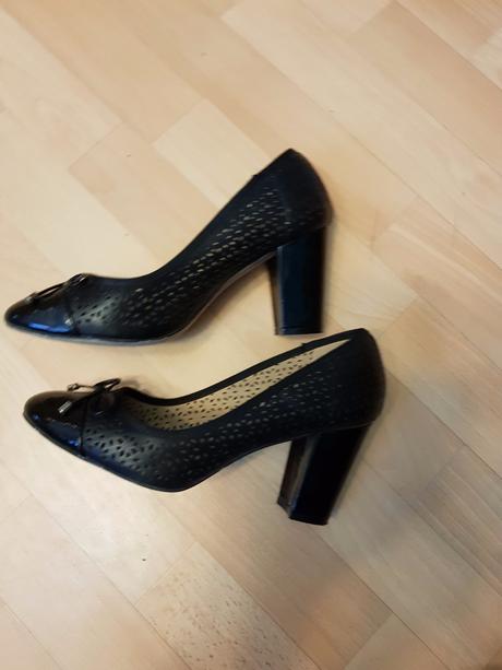 Krasne cierne lodicky, 40