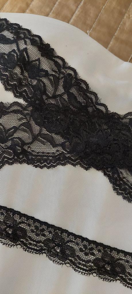 Šaty s čipkou, terranova,s