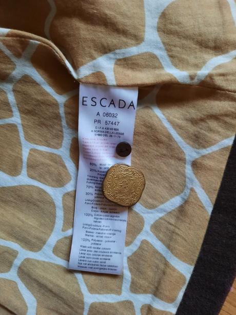 Kabátik escada, 104